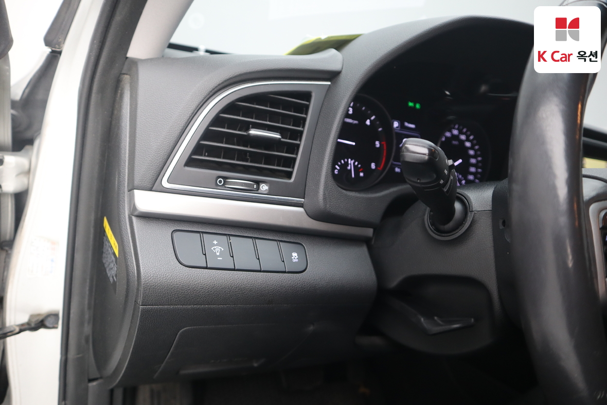 Hyundai Elantra 2016 - Image 9