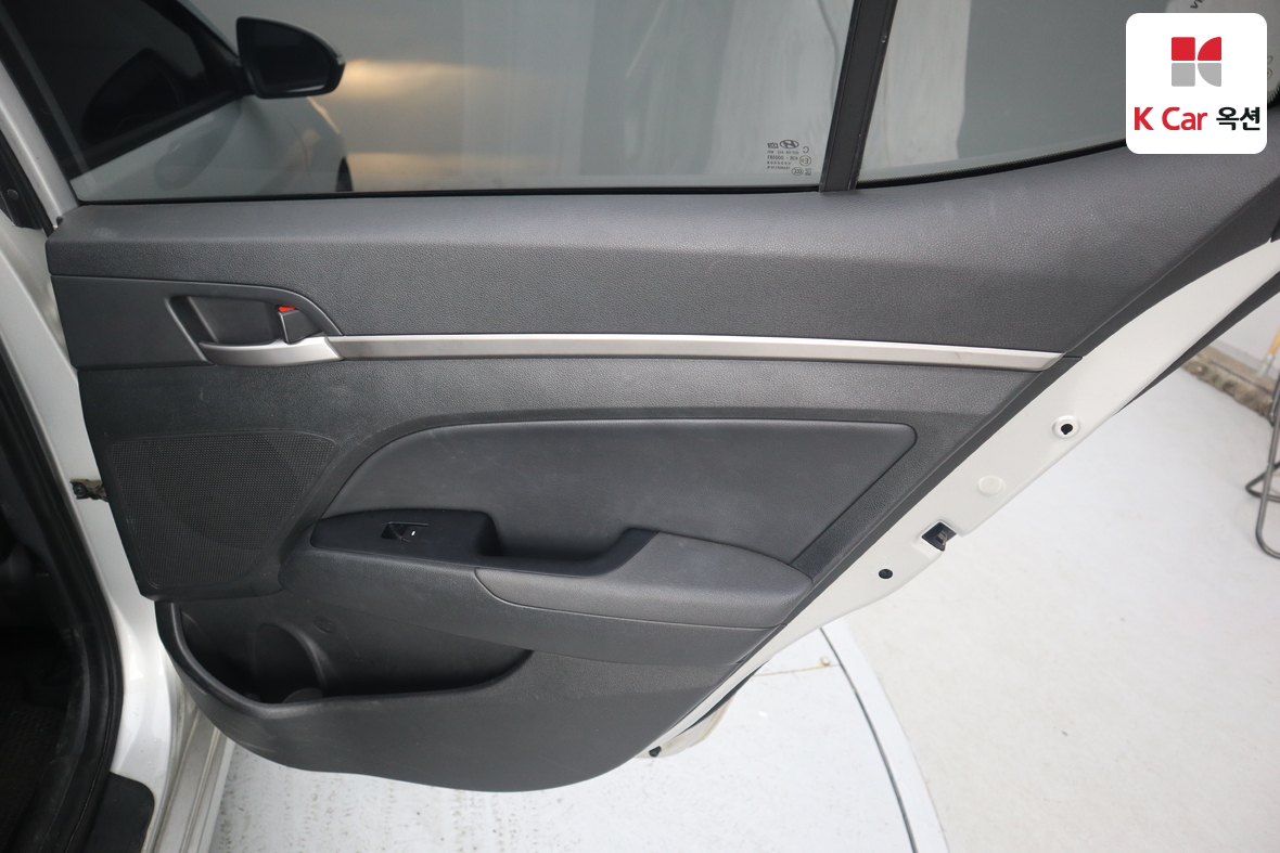 Hyundai Elantra 2016 - Image 25