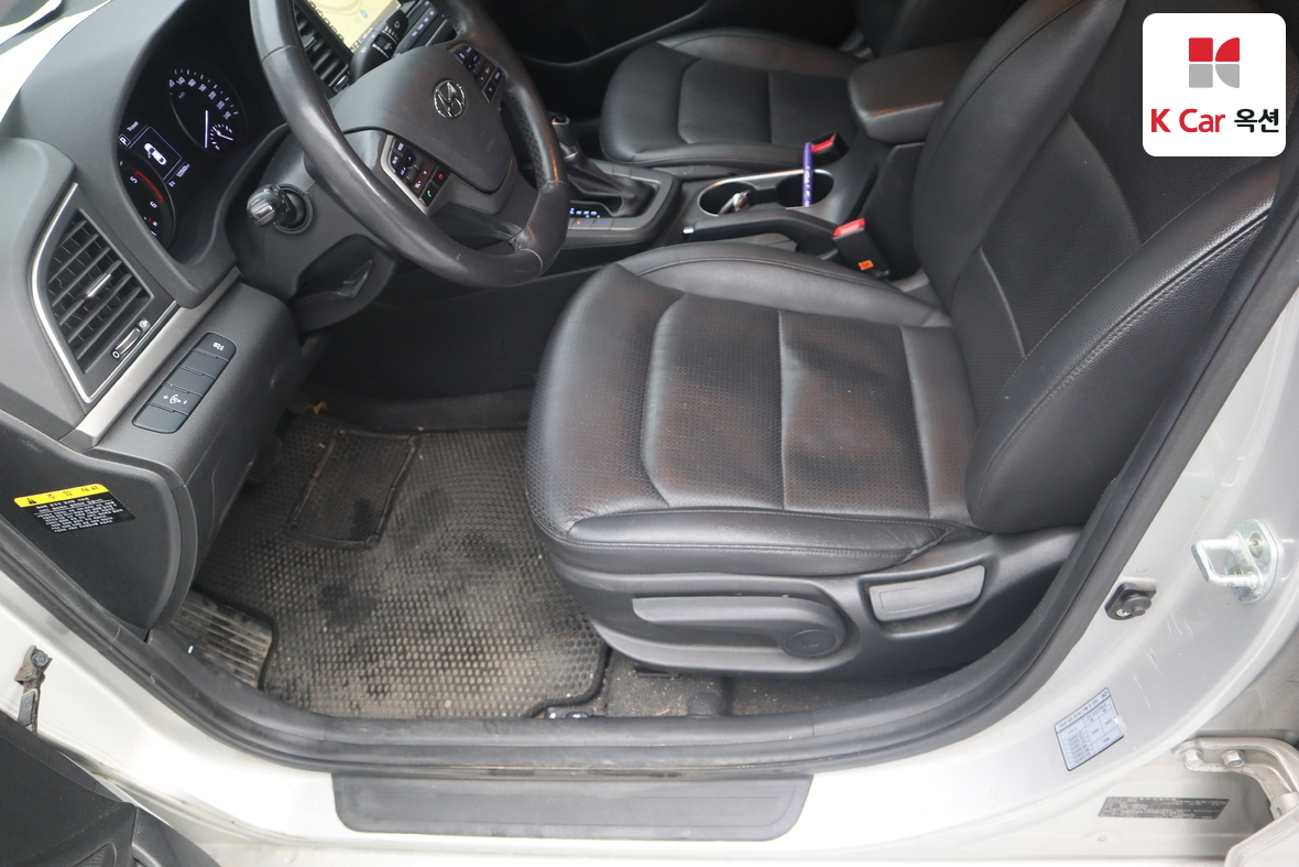 Hyundai Elantra 2016 - Image 18