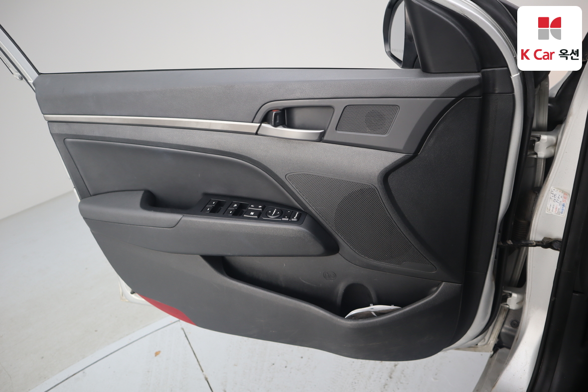 Hyundai Elantra 2016 - Image 8