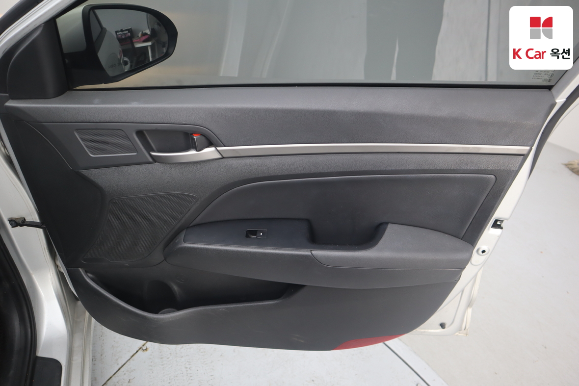 Hyundai Elantra 2016 - Image 27