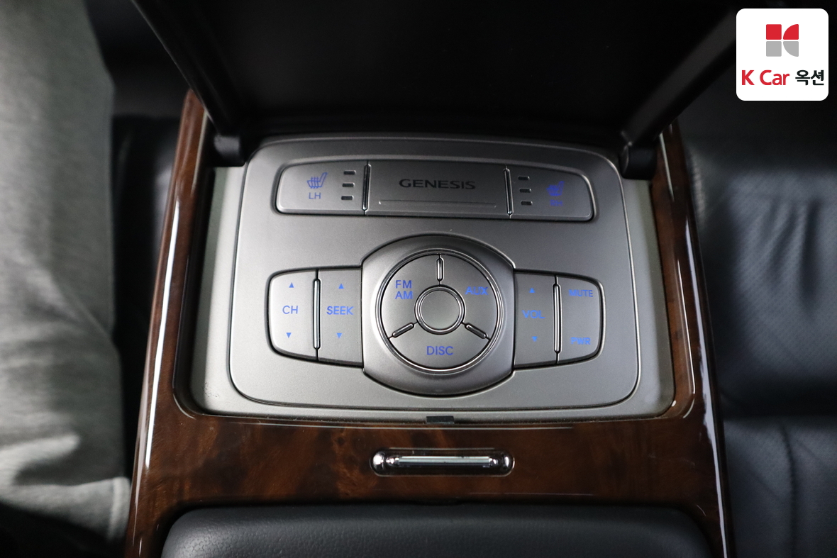 Hyundai Genesis 2009 - Image 26
