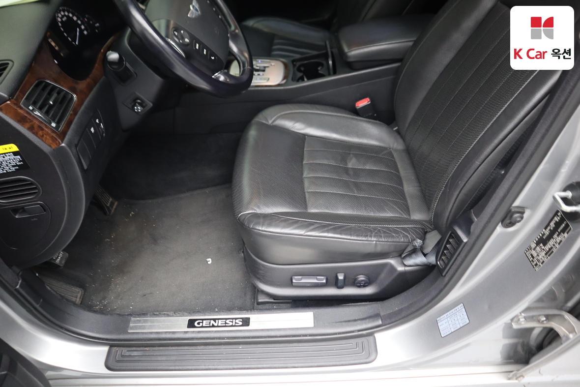 Hyundai Genesis 2009 - Image 20