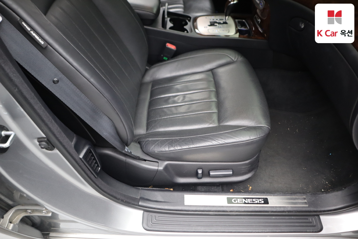Hyundai Genesis 2009 - Image 32