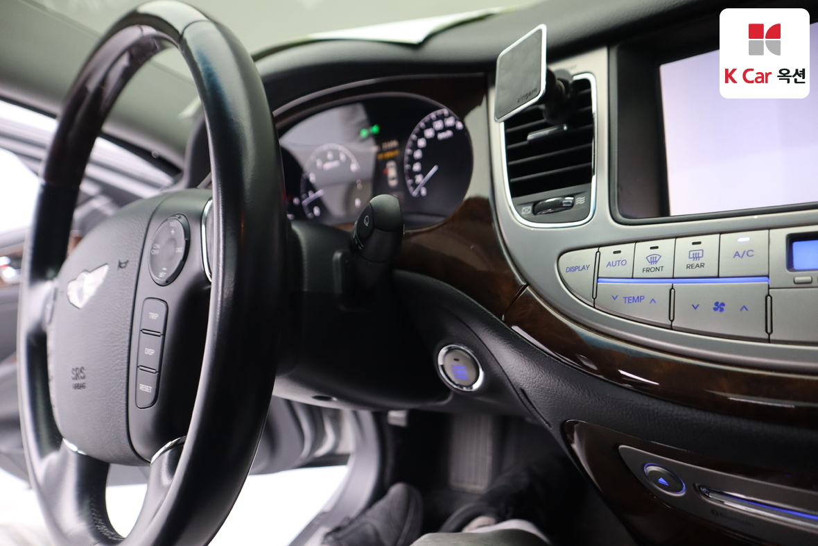 Hyundai Genesis 2009 - Image 11