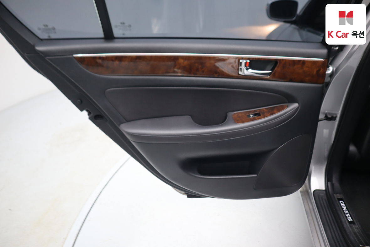 Hyundai Genesis 2009 - Image 24