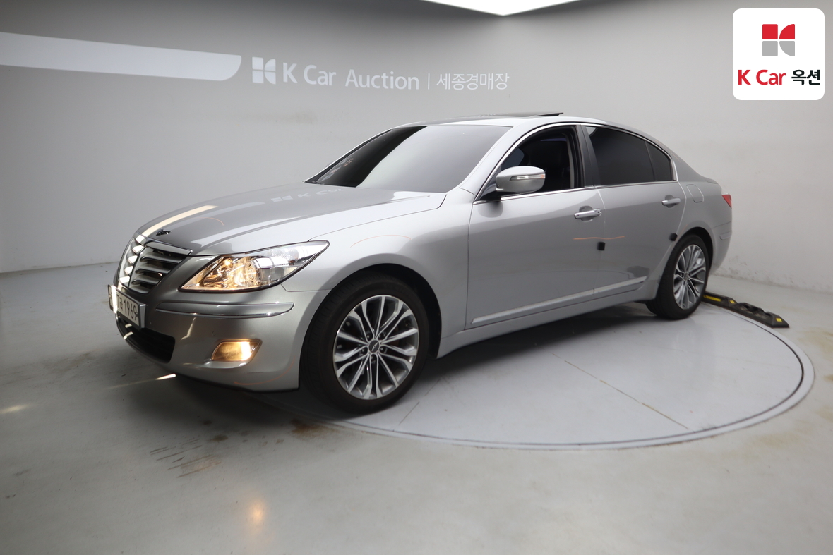 Hyundai Genesis 2009 - Image 1