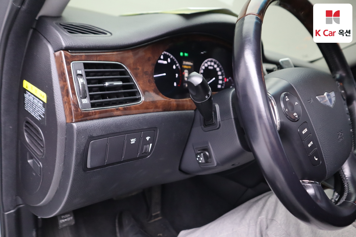 Hyundai Genesis 2009 - Image 9