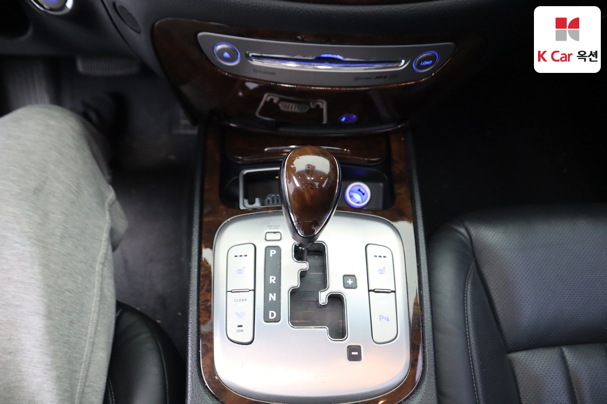 Hyundai Genesis 2009 - Image 17