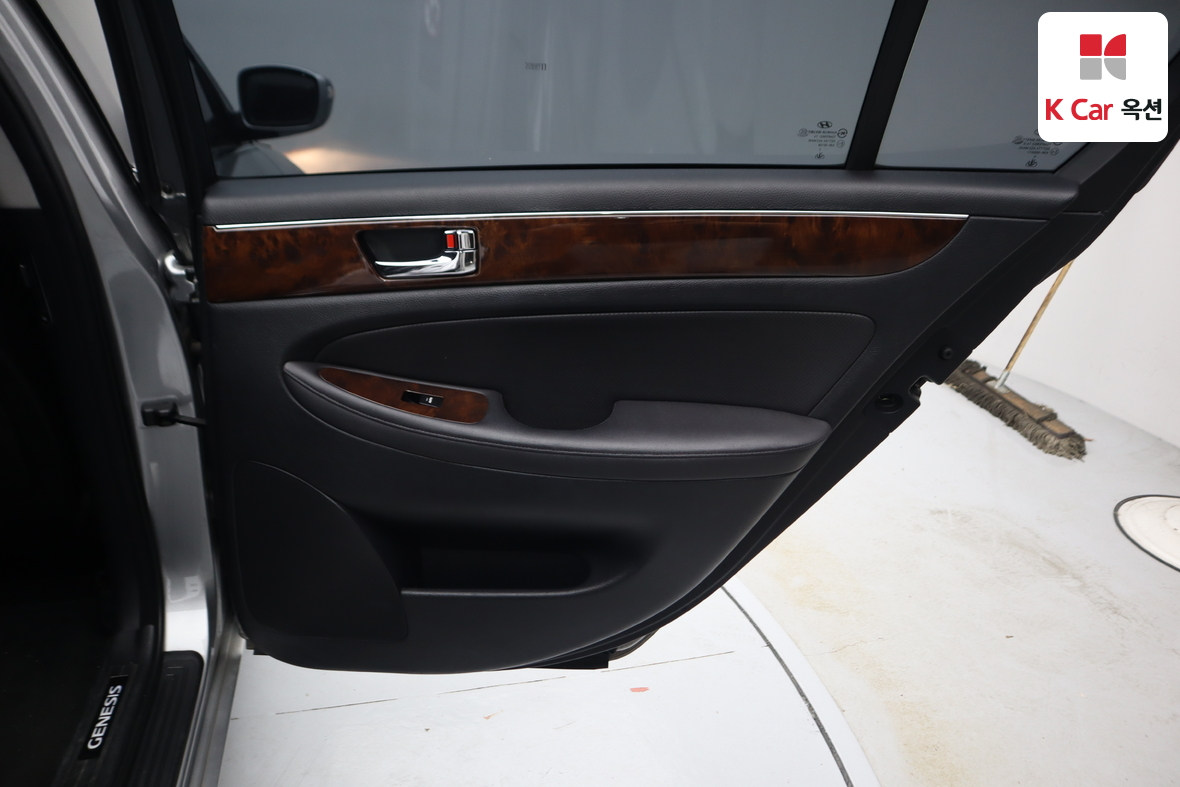 Hyundai Genesis 2009 - Image 29