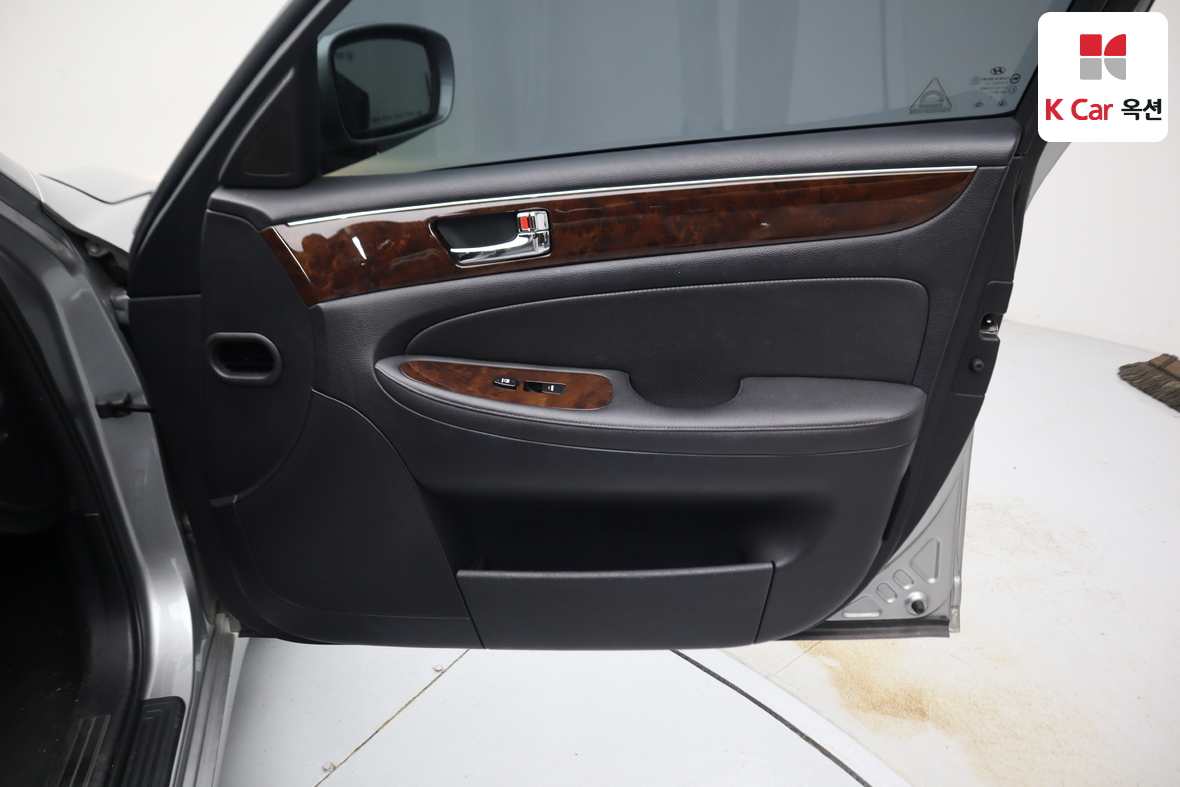 Hyundai Genesis 2009 - Image 31