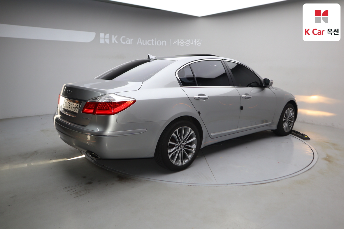 Hyundai Genesis 2009 - Image 2