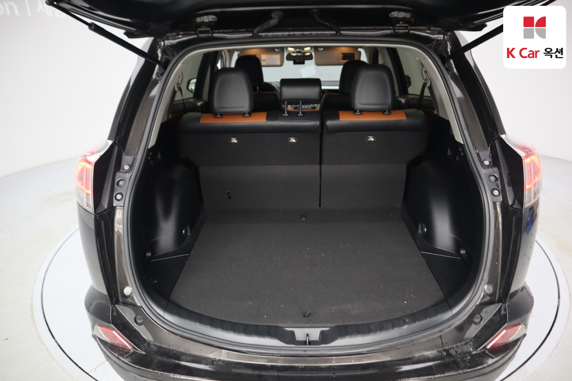 تويوتا راف 4 2017 - صورة 27