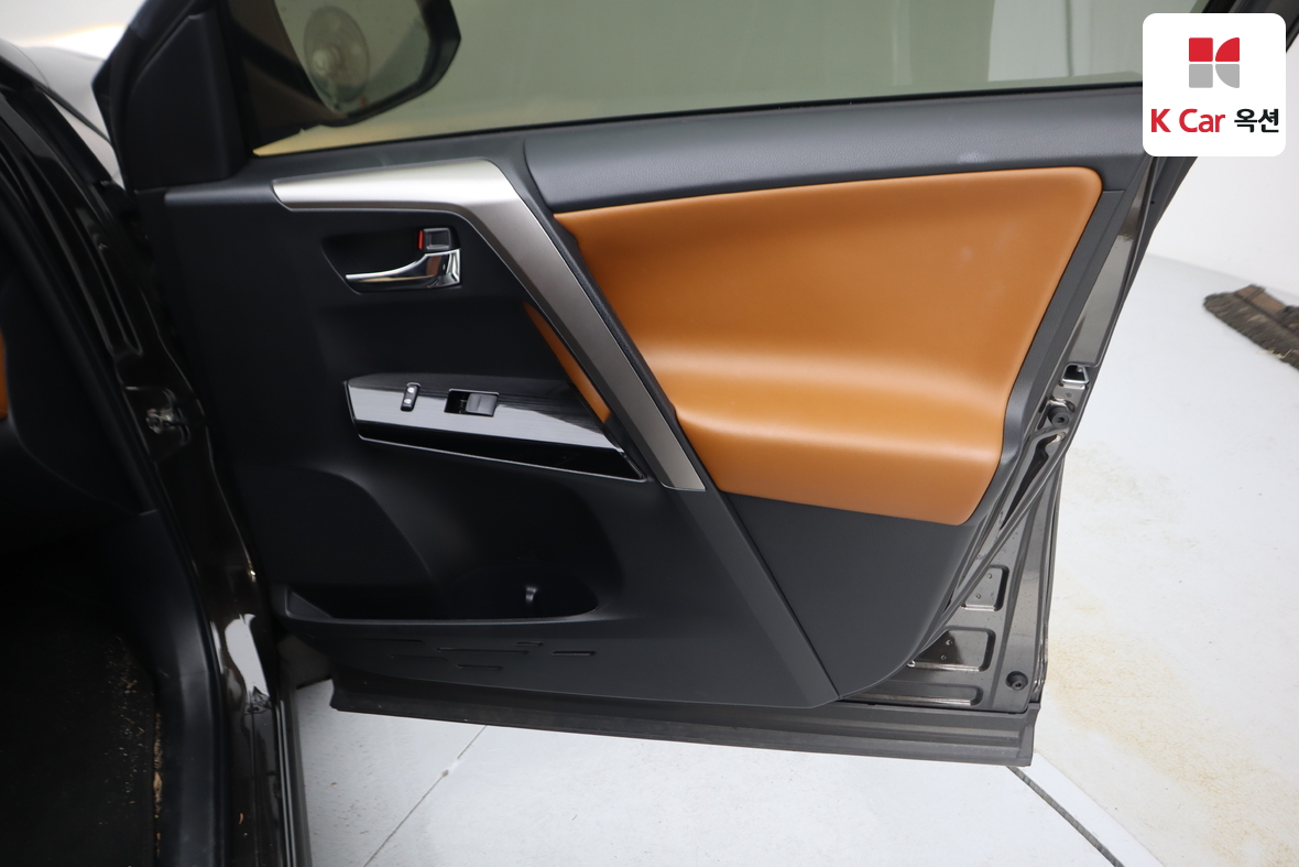 تويوتا راف 4 2017 - صورة 31