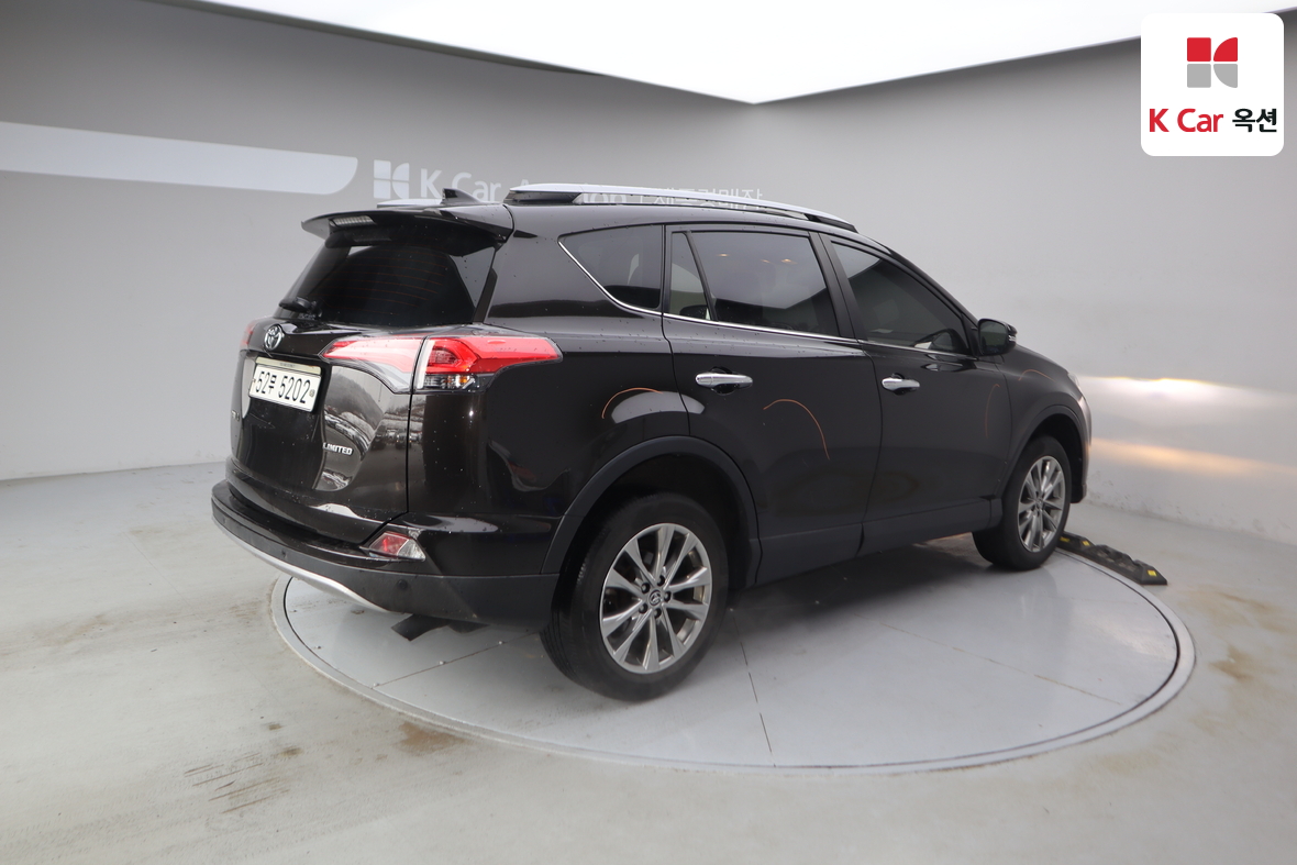 تويوتا راف 4 2017 - صورة 2