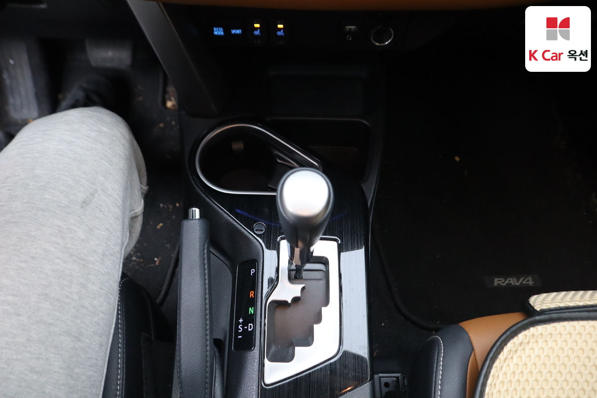 تويوتا راف 4 2017 - صورة 17