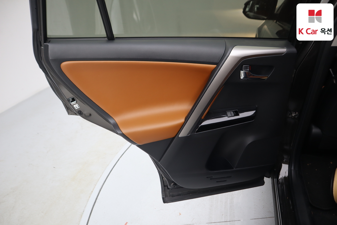 تويوتا راف 4 2017 - صورة 24