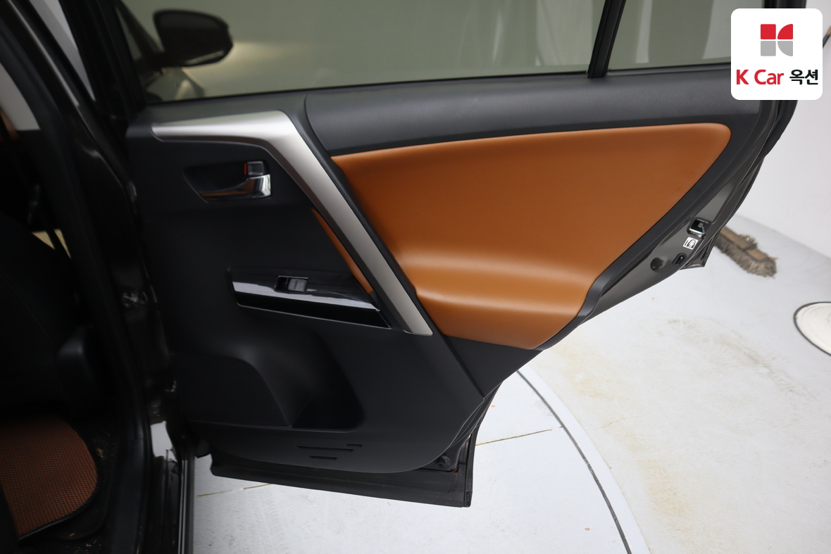 تويوتا راف 4 2017 - صورة 29