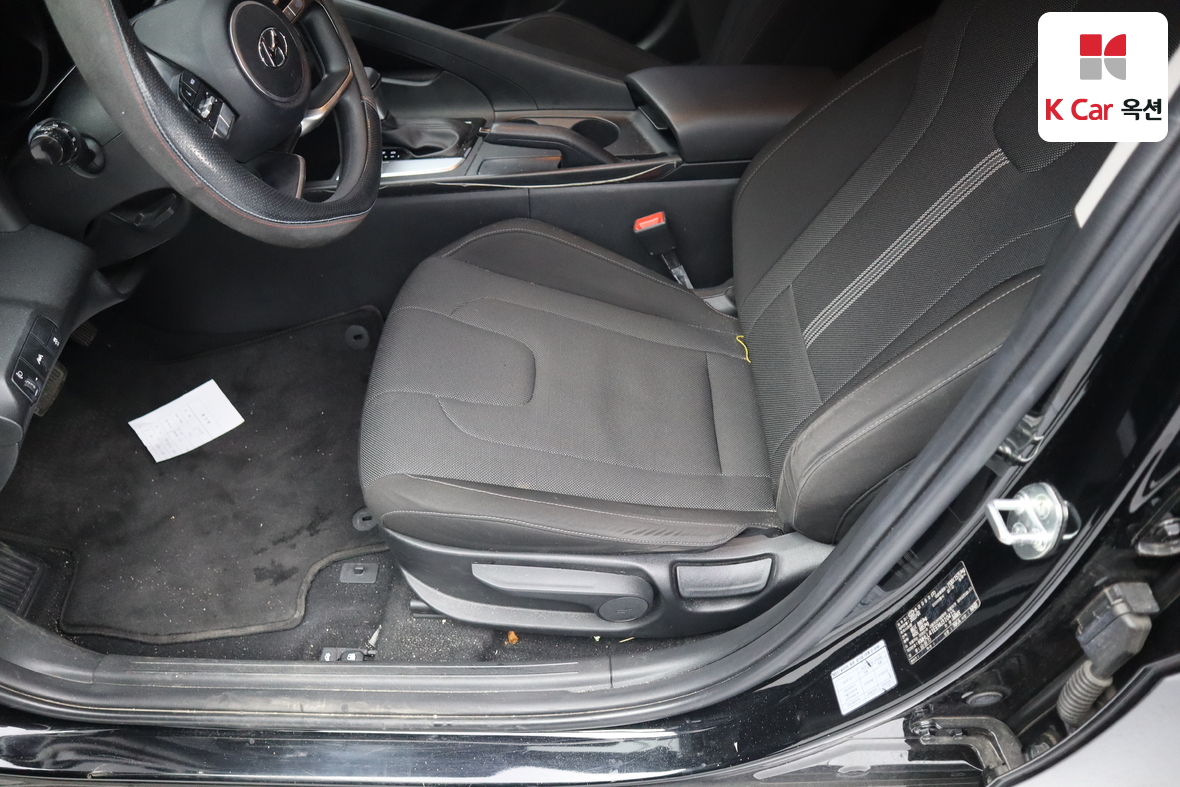 Hyundai Elantra 2022 - Image 18