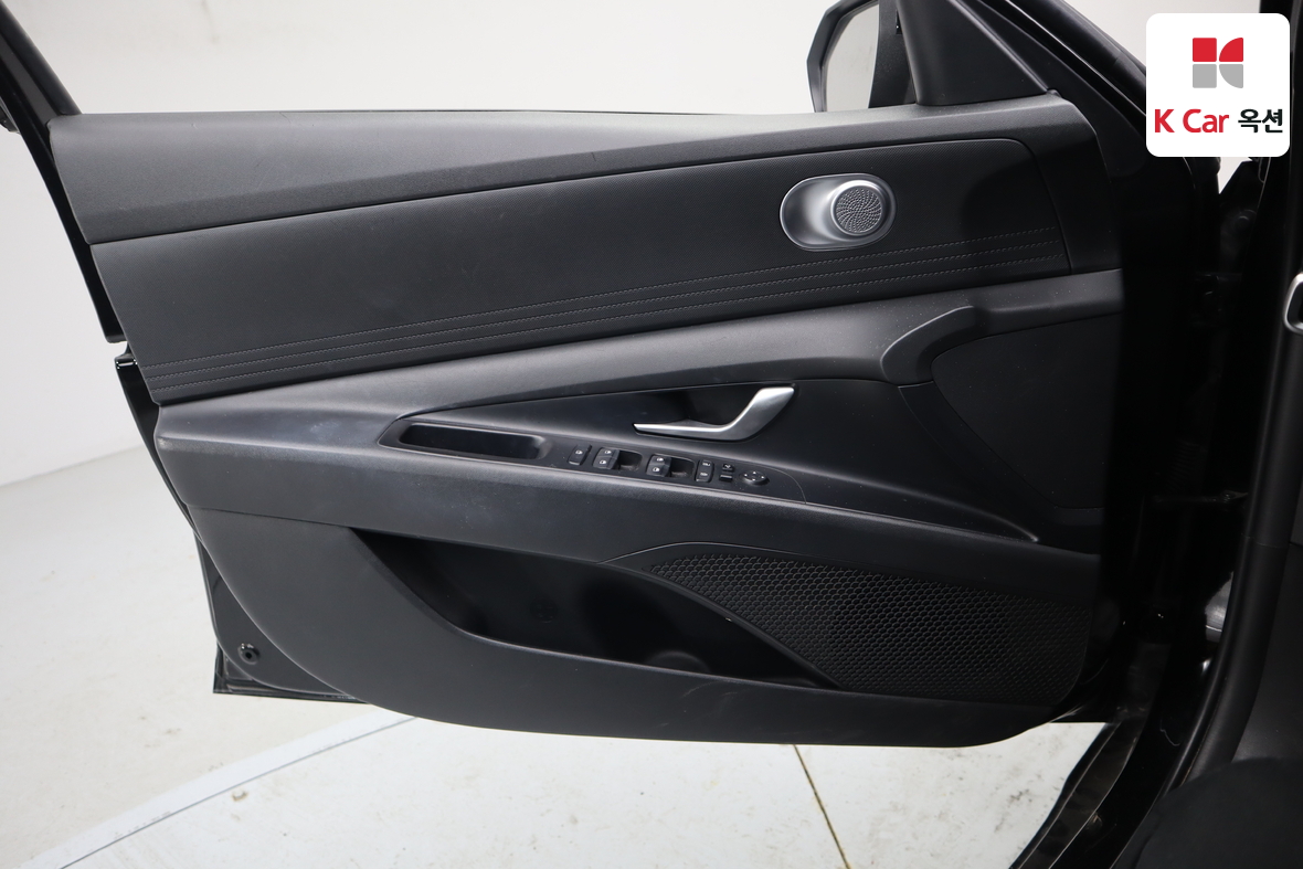 Hyundai Elantra 2022 - Image 8