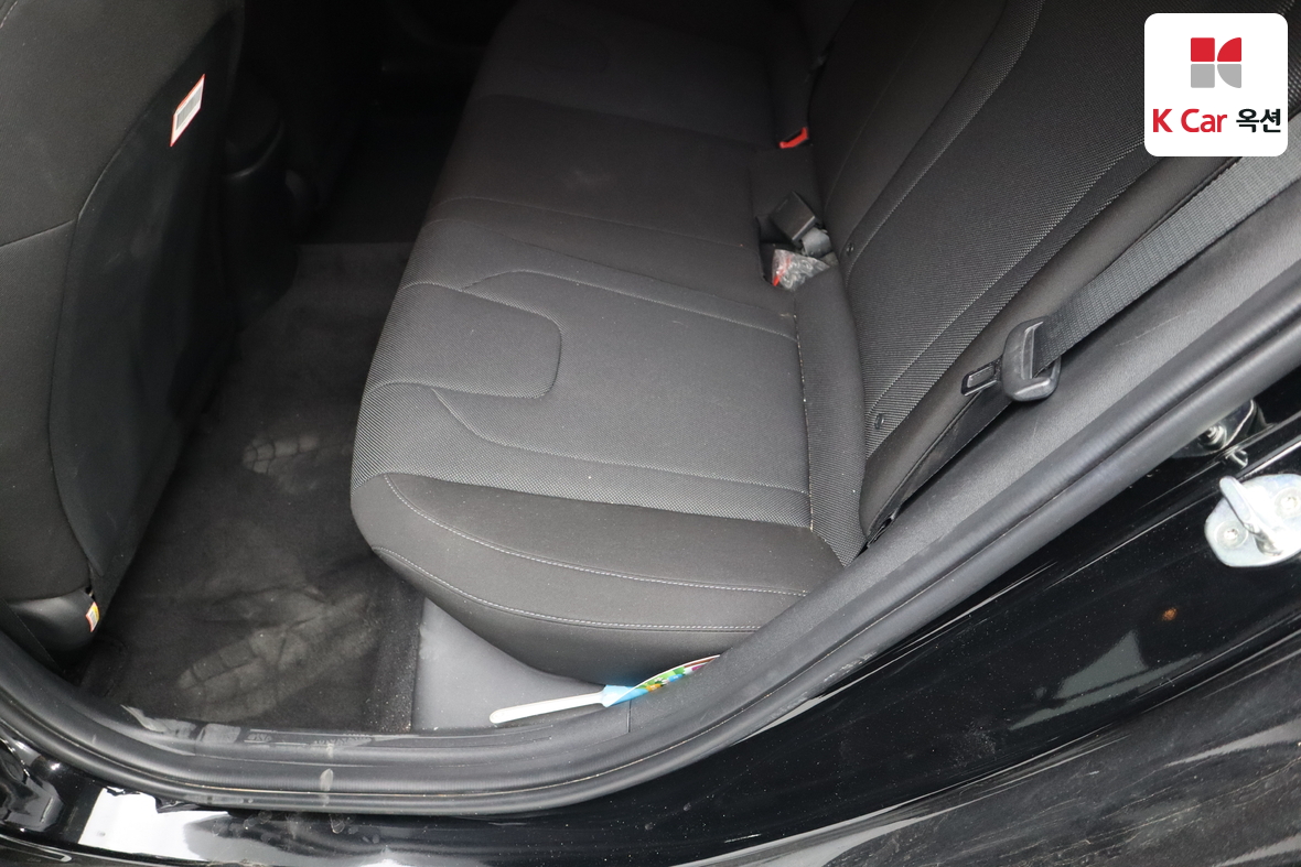 Hyundai Elantra 2022 - Image 21