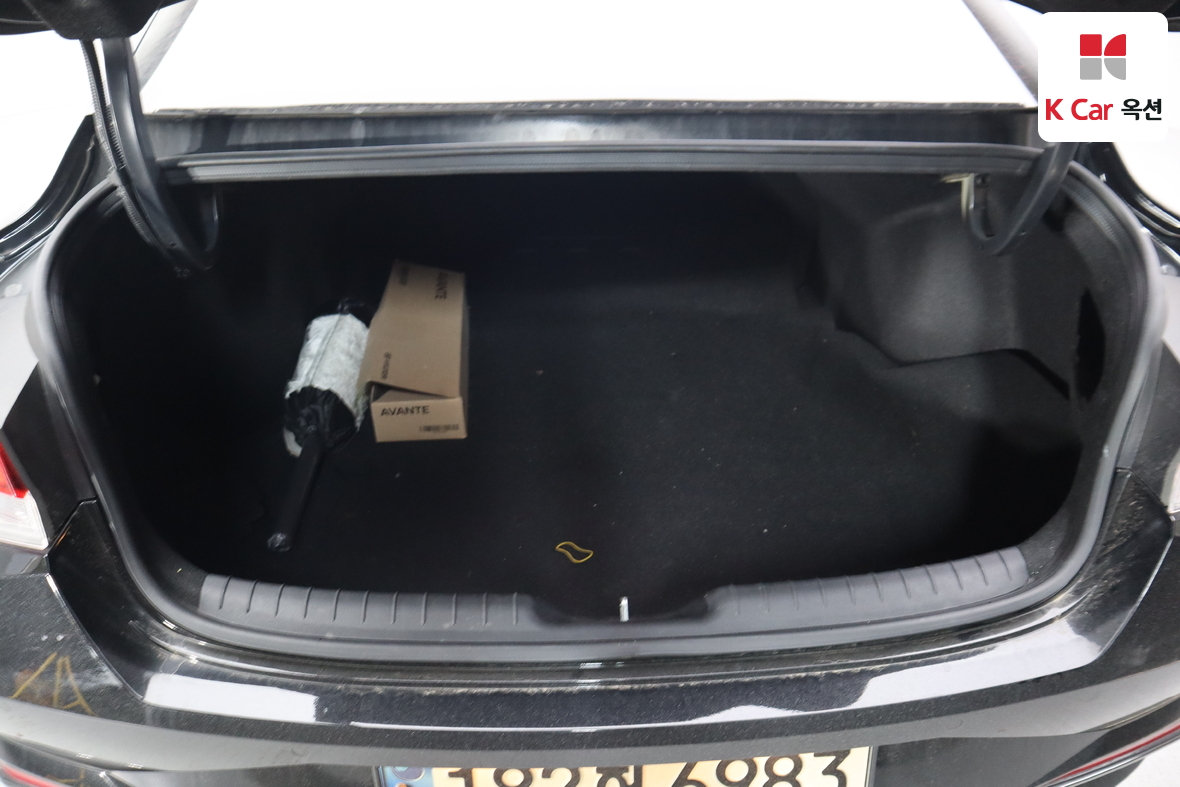 Hyundai Elantra 2022 - Image 23