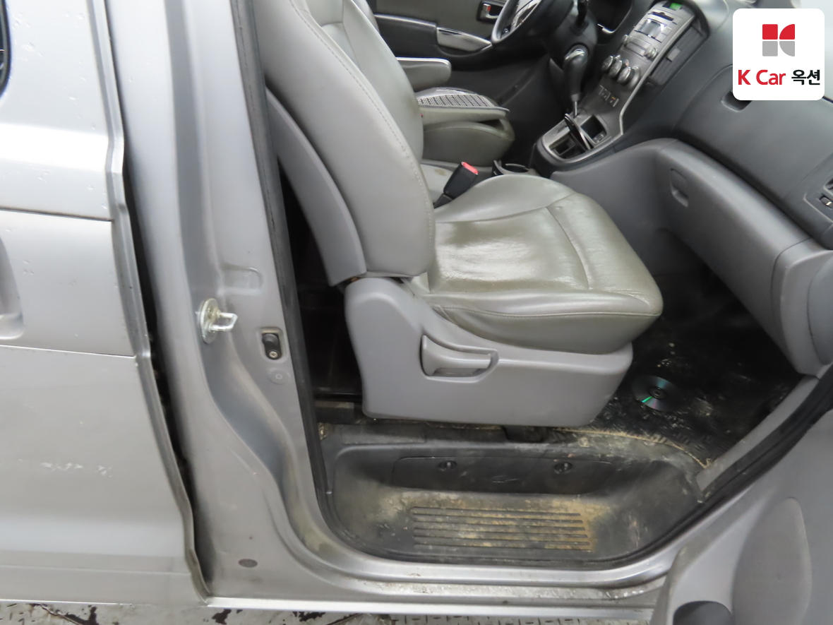 Hyundai Grand Starex 2012 - Image 28