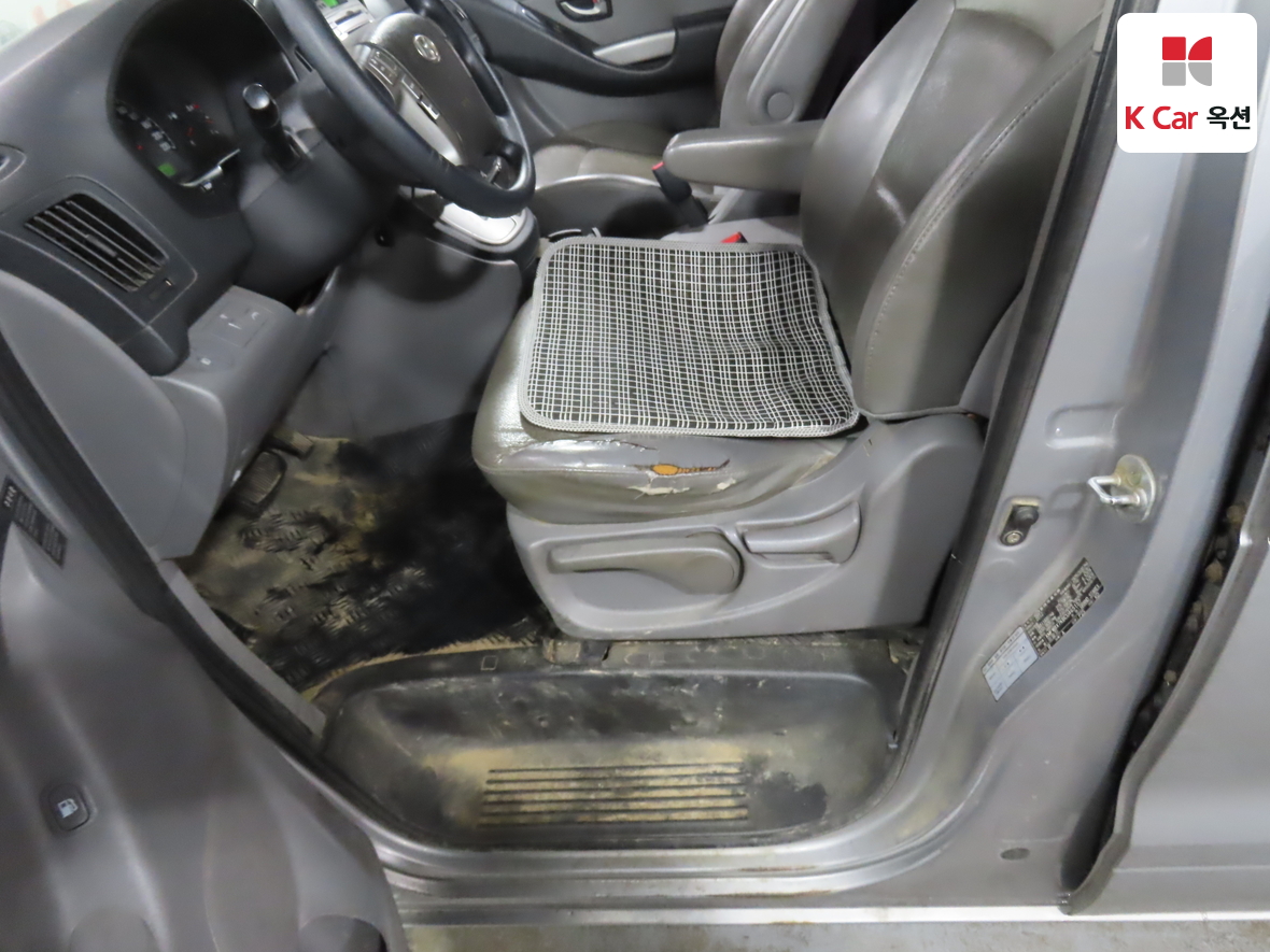 Hyundai Grand Starex 2012 - Image 18