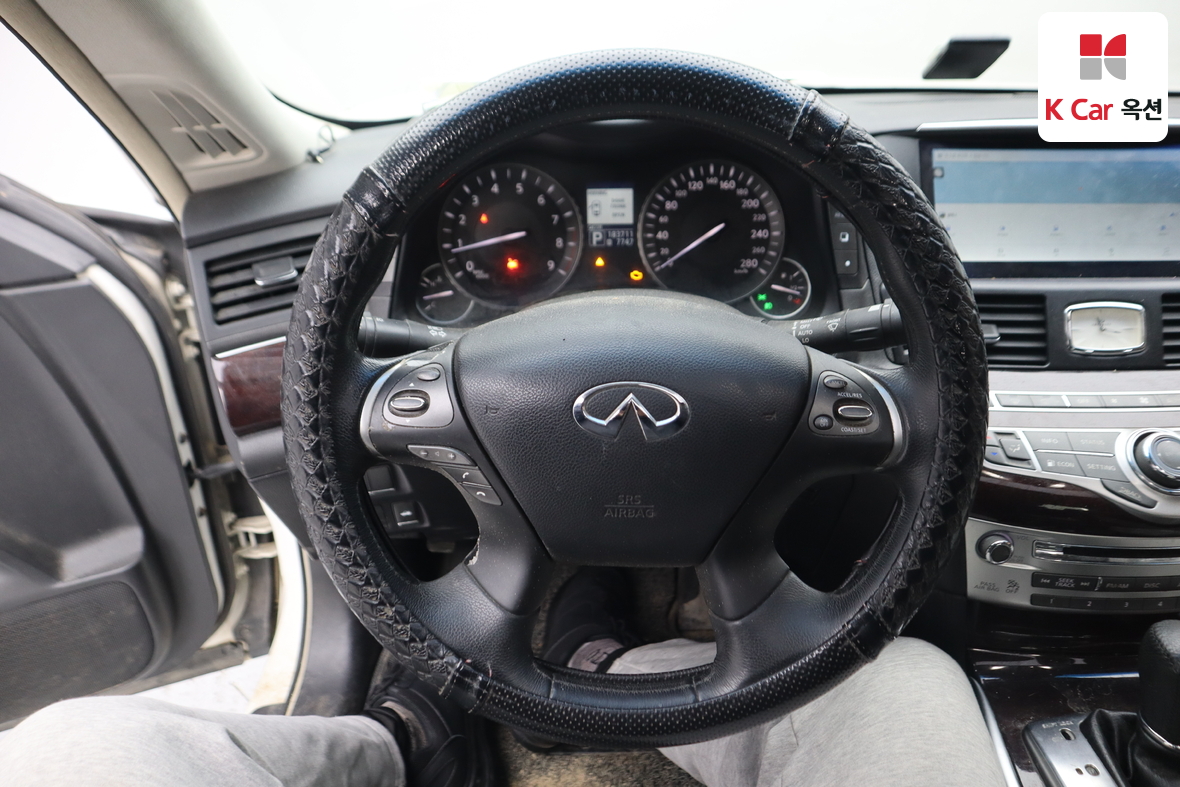 Infiniti M37 2011 - Image 10