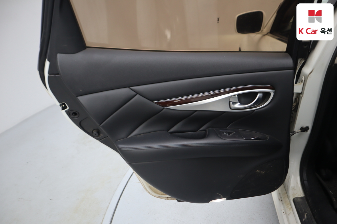 Infiniti M37 2011 - Image 24