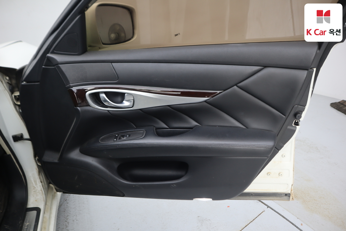Infiniti M37 2011 - Image 32