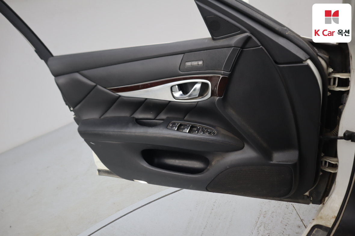 Infiniti M37 2011 - Image 8