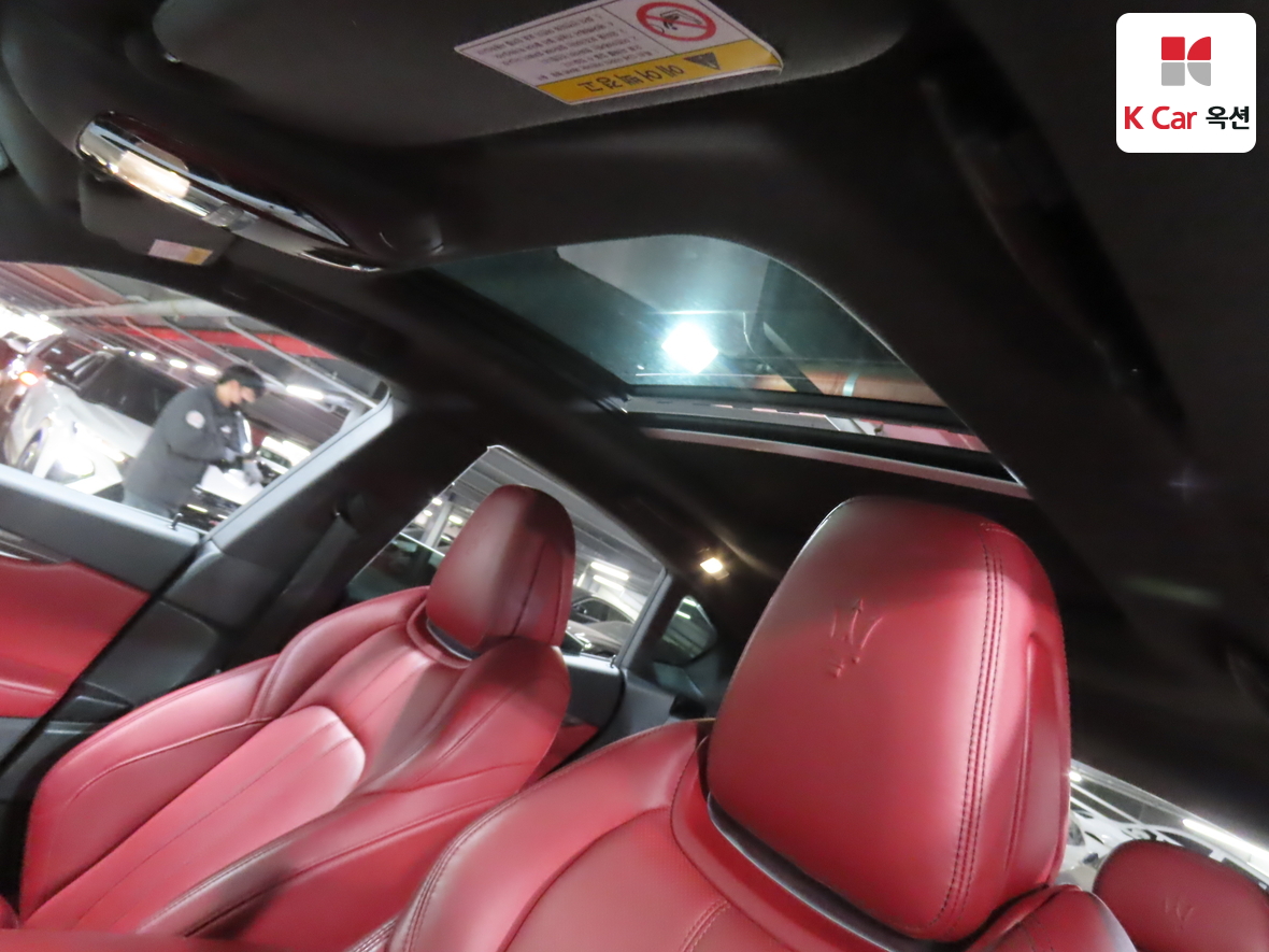 Maserati Maserati 2018 - Image 21