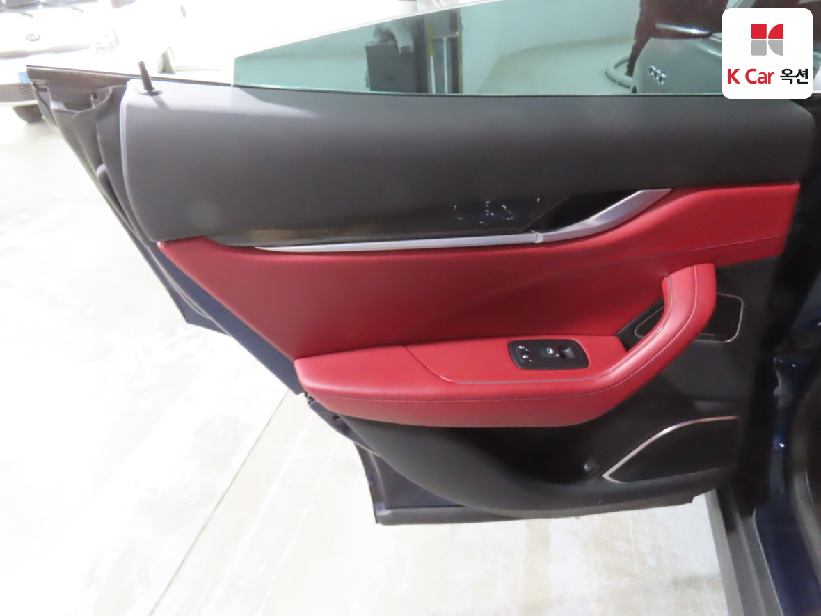 Maserati Maserati 2018 - Image 23