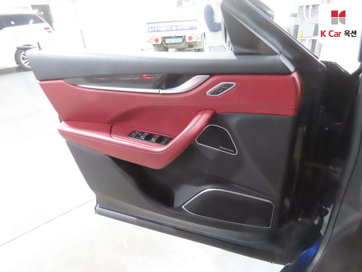 Maserati Maserati 2018 - Image 8