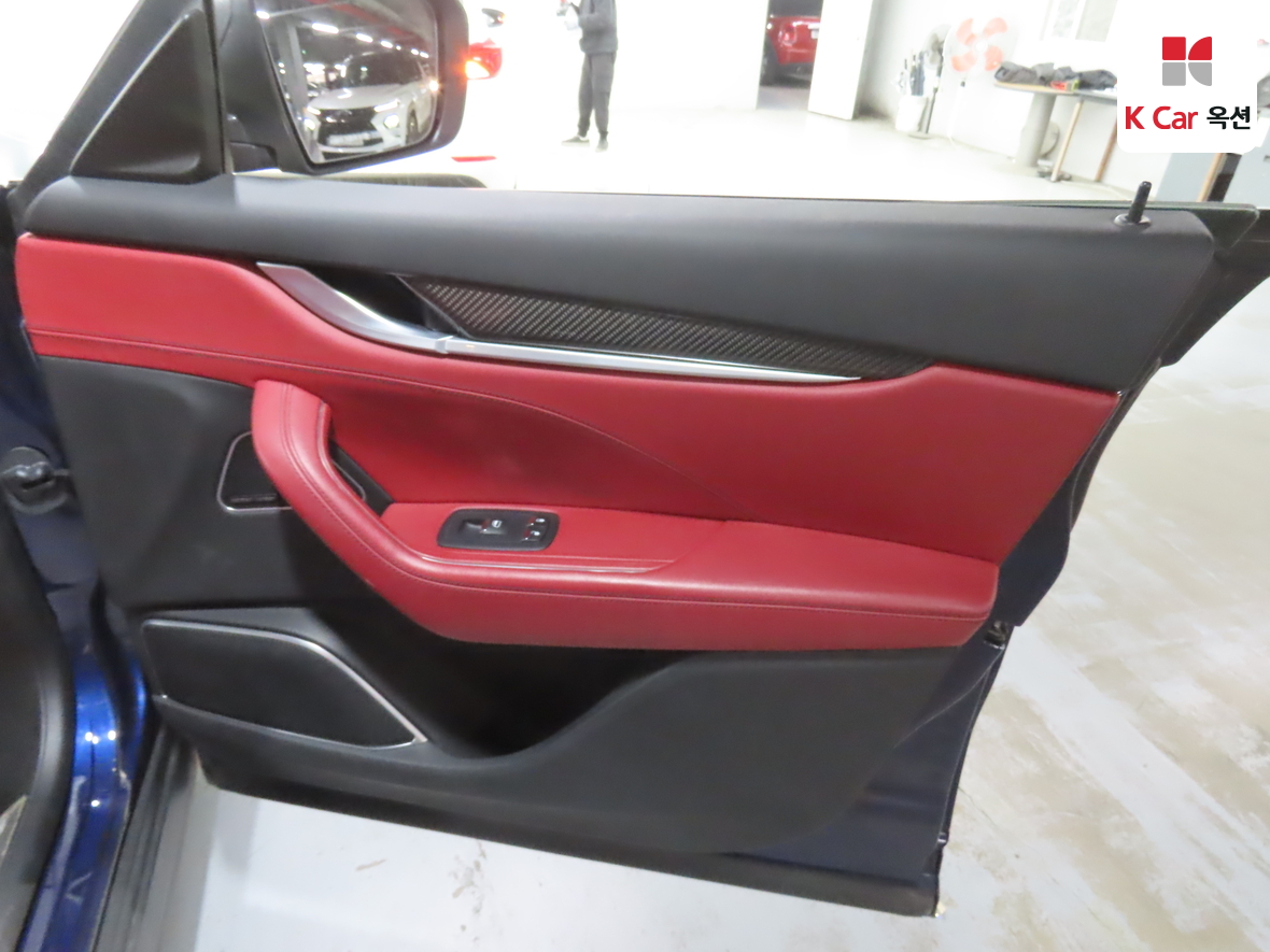 Maserati Maserati 2018 - Image 30