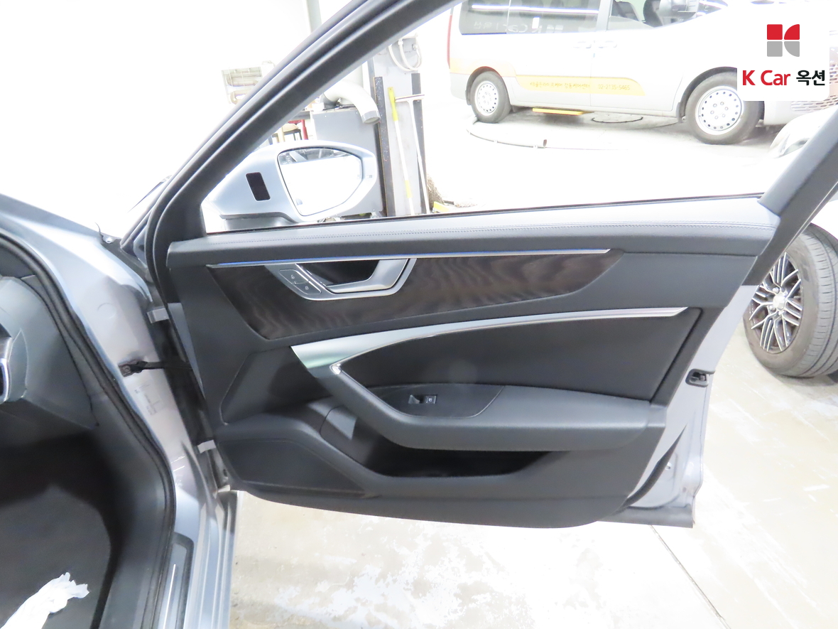 Audi A6 2021 - Image 32