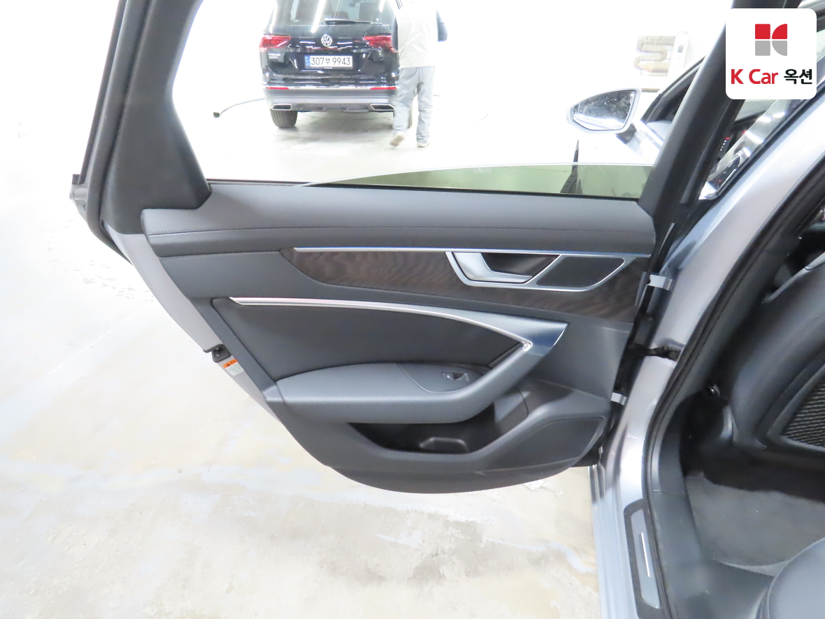 Audi A6 2021 - Image 24