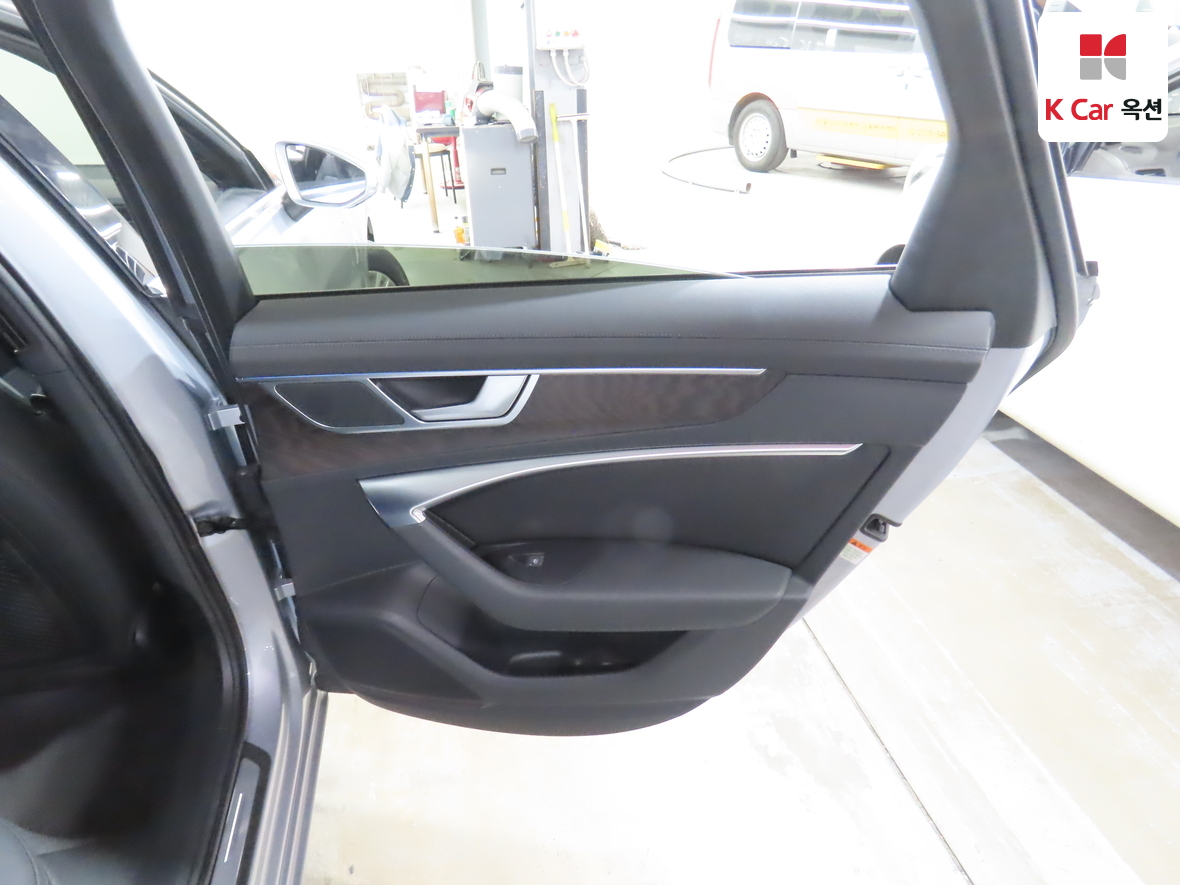 Audi A6 2021 - Image 30