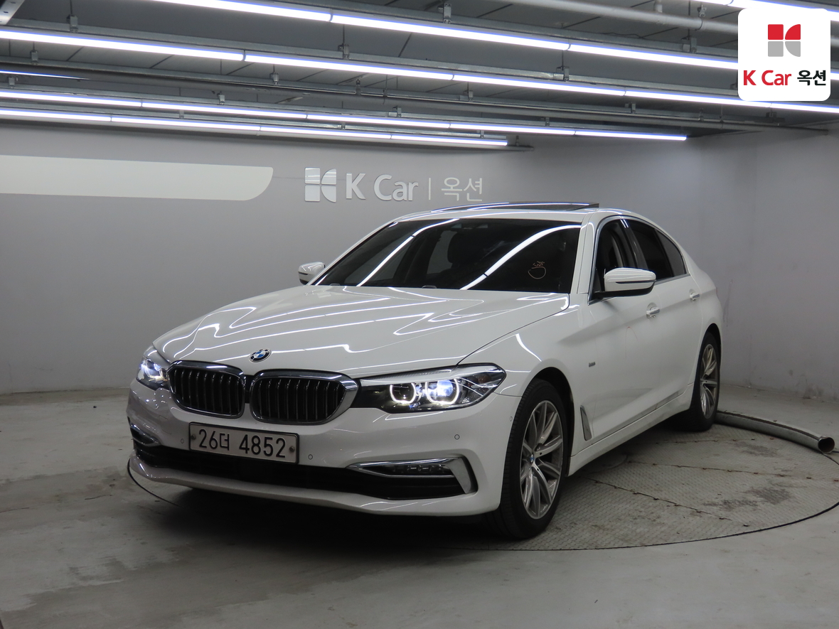 BMW 5 Series 2018 - Image 1
