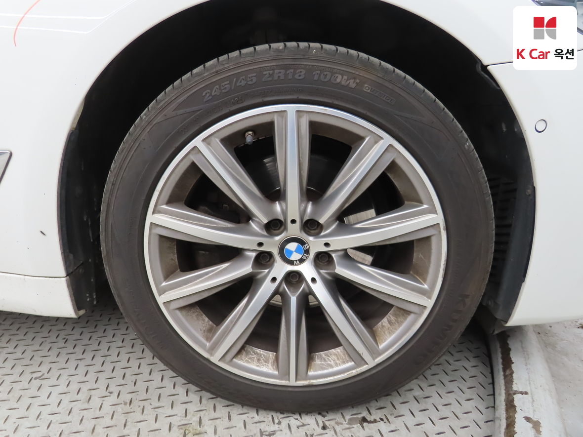 BMW 5 Series 2018 - Image 48