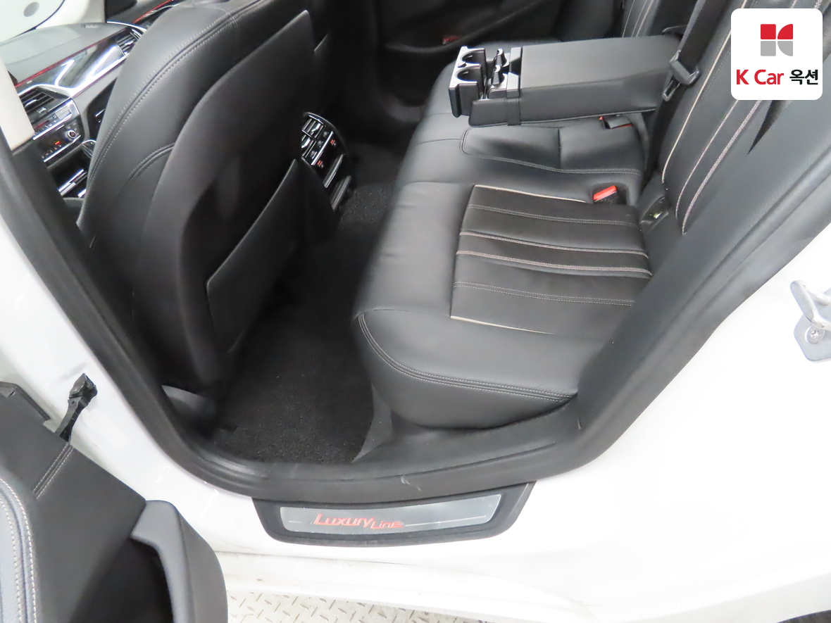 BMW 5 Series 2018 - Image 25