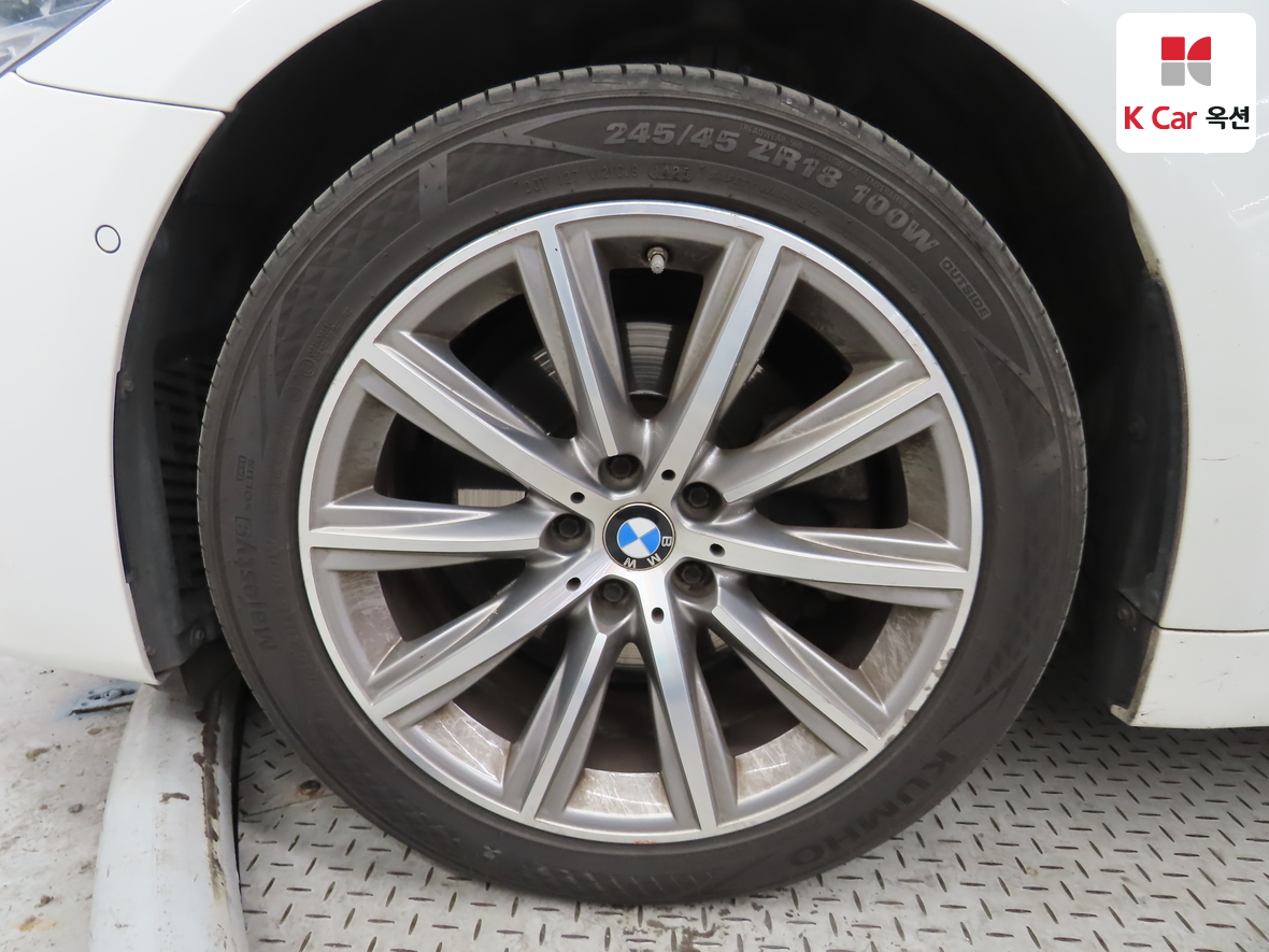 BMW 5 Series 2018 - Image 45