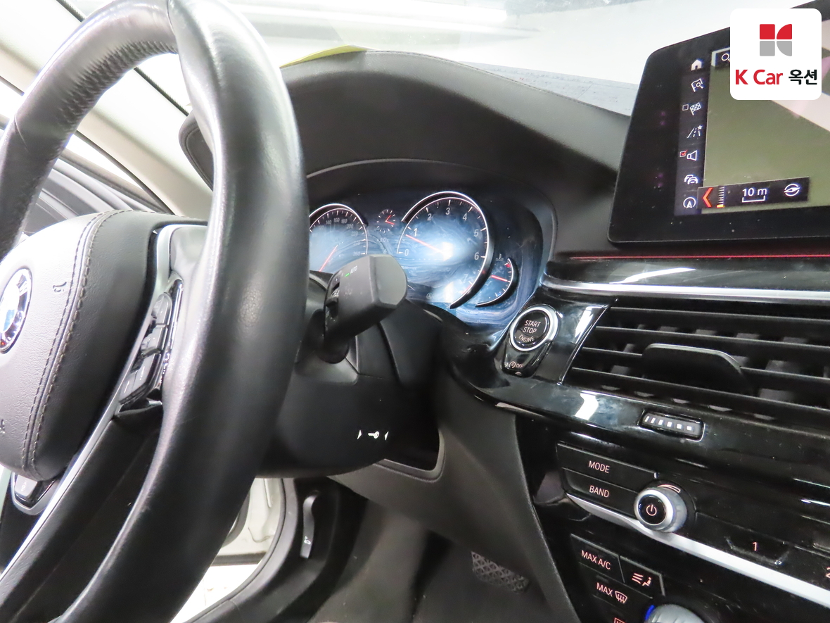 BMW 5 Series 2018 - Image 11