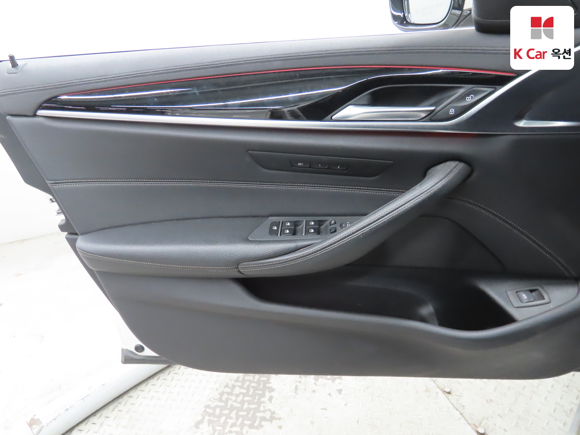 BMW 5 Series 2018 - Image 8