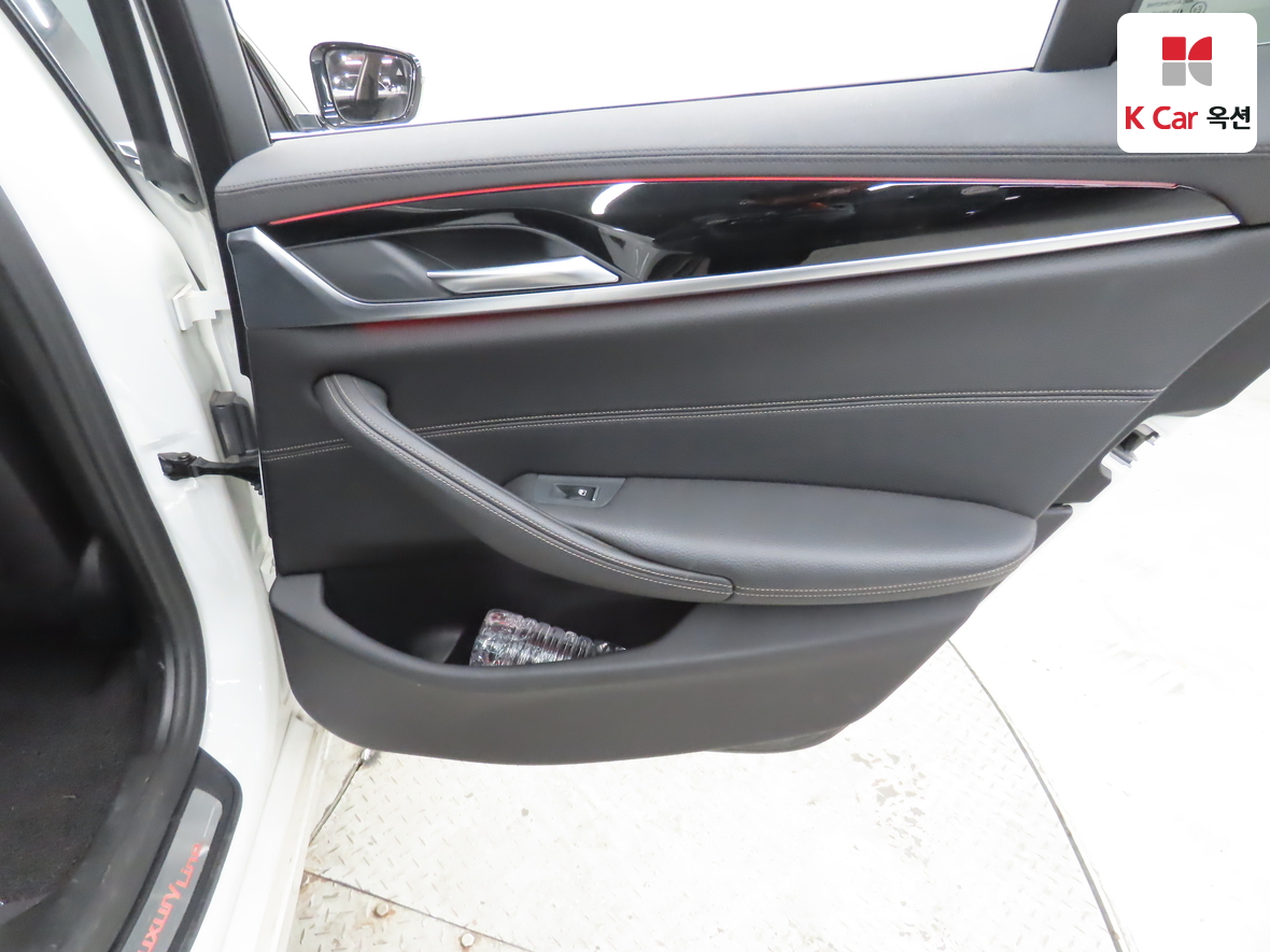 BMW 5 Series 2018 - Image 30