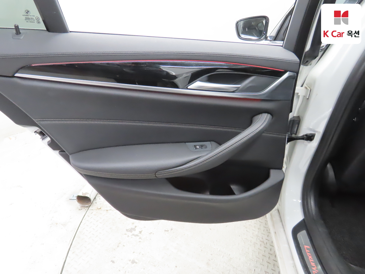 BMW 5 Series 2018 - Image 24