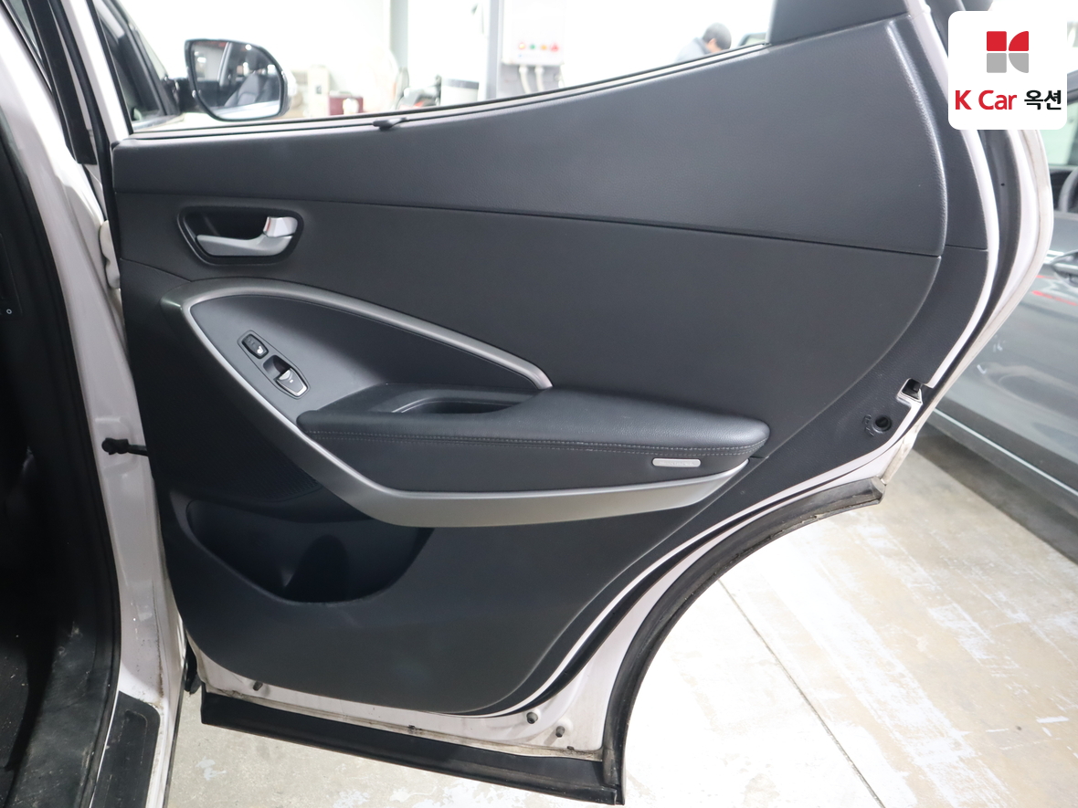 Hyundai Santa Fe 2016 - Image 30