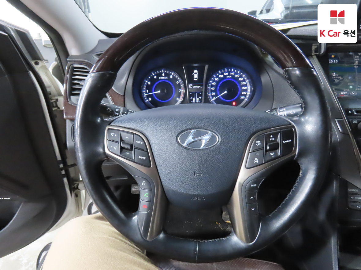 Hyundai AZERA 2014 - Image 10