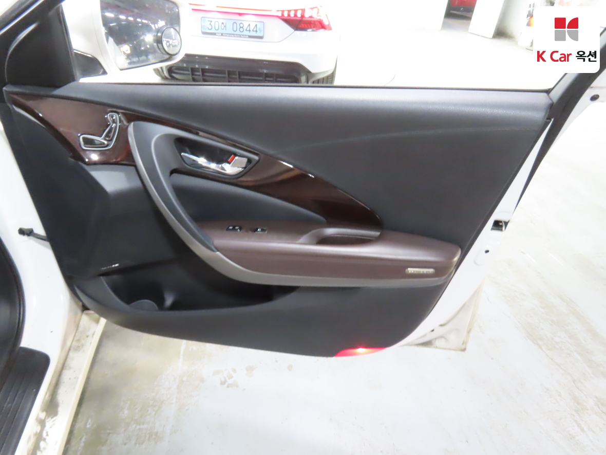 Hyundai AZERA 2014 - Image 28